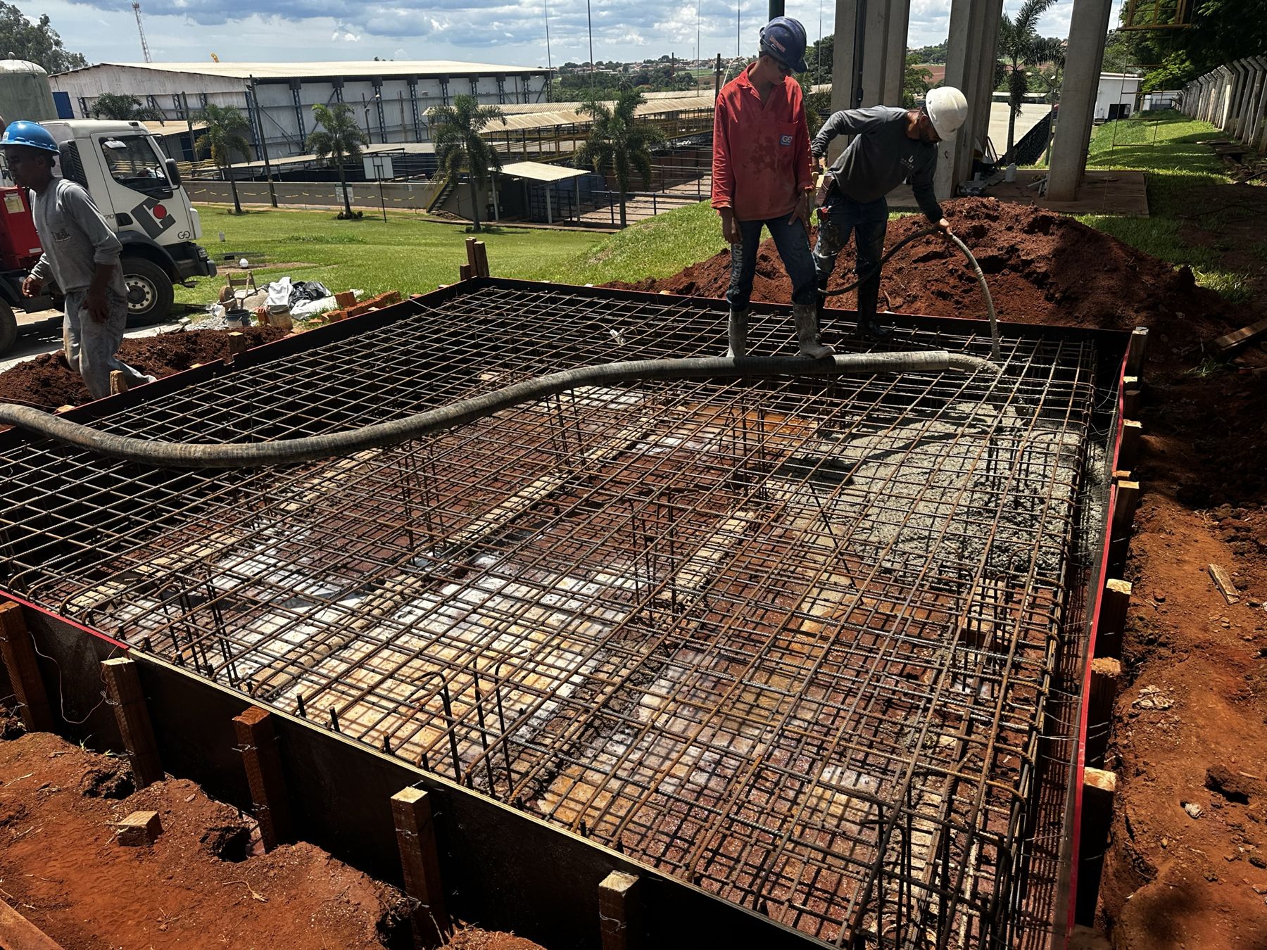 Concretagem de laje de fundação